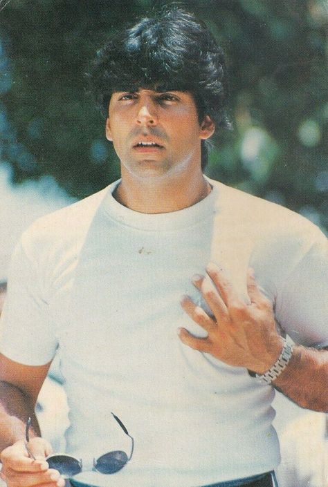 #BollywoodFlashback #rare #postcard #muvyz #muvyz020522 Akshay Kumar 90s Aesthetic, Akshay Kumar Aesthetic, Akshay Kumar Old Pics, Akshay Kumar 90s, Empire Waist Dress Casual, 70s Black Fashion, Y2k Board, Akshay Kumar Photoshoot, Akshay Kumar Style