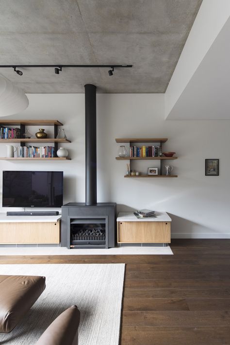 Gandha Kariappa Terrace by Sam Crawford Architects. Photo by Brett Boardman Track Lighting Living Room, Modern Track Lighting, Concrete Ceiling, Emily Henderson, Simple Living Room, Home Fireplace, Ceiling Decor, A Living Room, Room Lights