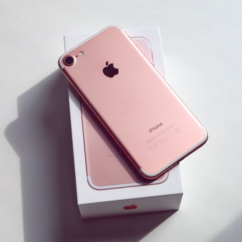 |Lilshawtybad| Gold Iphone 7 Plus, Iphone 7 Rose Gold, Rose Gold Iphone, Gold Iphone, Pop Socket, Laptop Stand, I Phone, Iphone Accessories, Iphone 5c