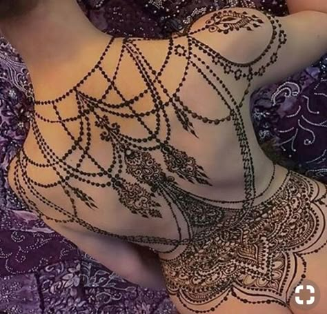 Full Body Henna, Henna Tattoo Back, Karwa Chauth Mehndi, Body Henna, Brides Party, Back Henna, Henne Tattoo, Henna Inspired Tattoos, Maori Tattoos