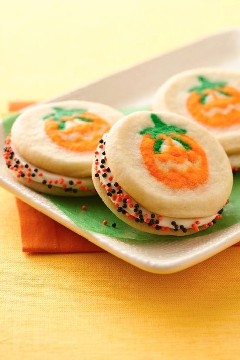 Frosting and sprinkles sandwiched between pumpkin shapes sugar cookies! Pillsbury Halloween Cookies, Buffet Halloween, Pumpkin Shapes, Recetas Halloween, Halloween Baking, Spooky Treats, Halloween Goodies, Snacks Für Party, Halloween Desserts