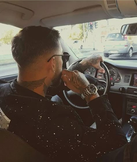 Man Car Photography, Tattooed Men Aesthetic, Tattoo Photography Men, Men Cars Photography, Mens Photoshoot Poses, Men Photography, Best Poses For Men, Stylish Boys, Aesthetic Guys