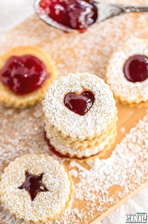 Raspberry Sandwich, Raspberry Linzer Cookies, Linzer Cookies Recipe, Dessert Sandwich, Cut Out Cookie Recipe, Raspberry Cookies, Linzer Cookies, Cookie Spread, Lemon Raspberry