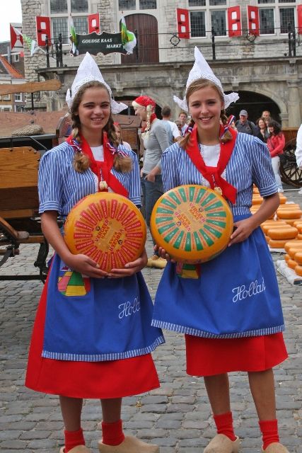 Cheese Costume, Holland Girl, Dutch Cheese, Dutch People, Native Dress, Traditional Attires, Dutch Girl, Netherlands Travel, Unusual Art