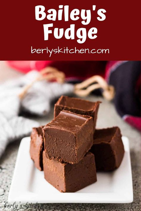 Irish Cream Fudge, Baileys Fudge, Holiday Fudge, Cream Fudge, Homemade Fudge Recipes, Baileys Recipes, Alcoholic Desserts, Fudge Recipes Easy, Boozy Desserts