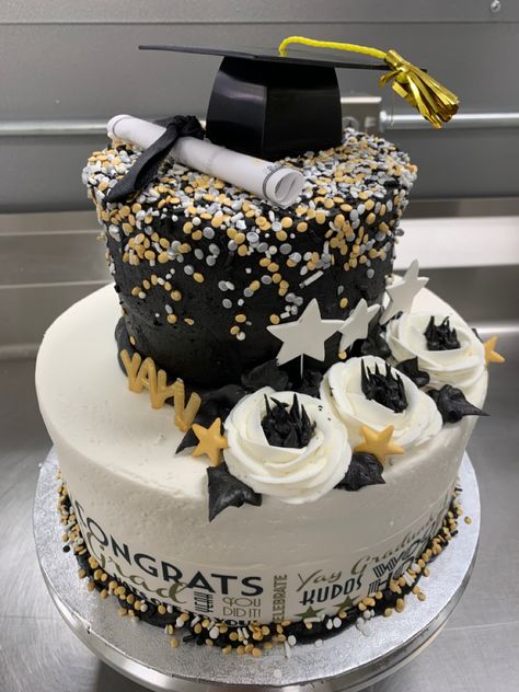 2 Tier Graduation Cake, Creative Deserts, Grad Cakes, Graduation Treats, Cake Decorating Designs, Graduation Cake, Tier Cake, Senior Night, Cupcake Decorating