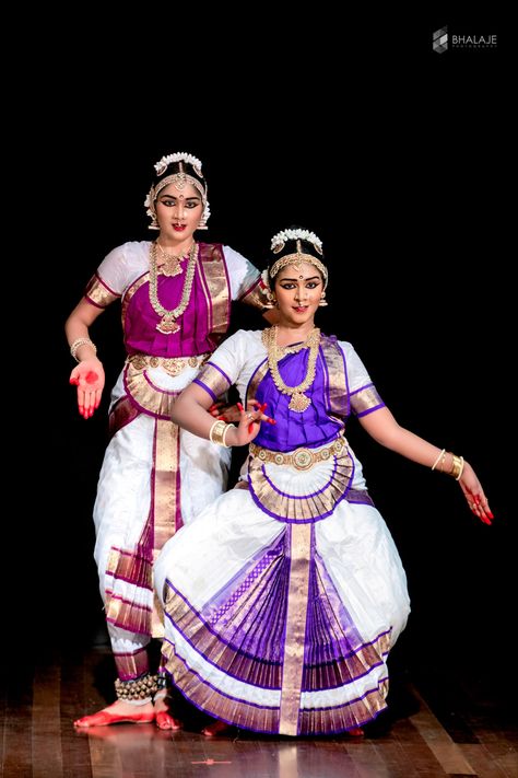 White Bharatnatyam Costume, Bharatanatyam Dress, Bharatanatyam Costume, Indian Classical Dancer, Bharatanatyam Poses, Dance Of India, Cute Owls Wallpaper, Indian Classical Dance, Hindu Culture