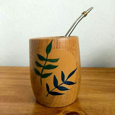 Mate pintado a mano Mates Decorados, Flower Pot Art, Elba, Music Art, Painting On Wood, Flower Pots, Paint, Plants, Instagram