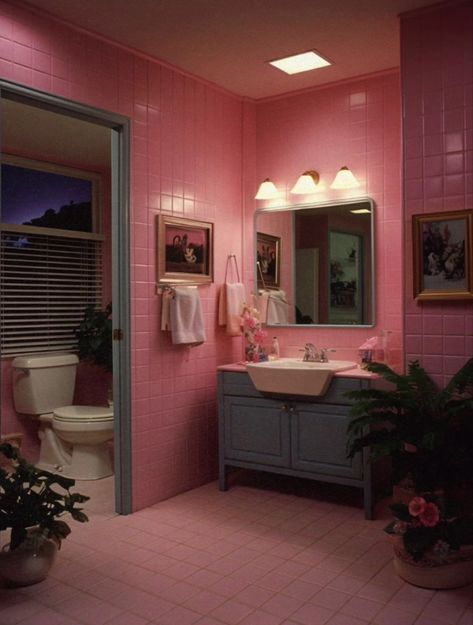 80s House Exterior, 80s House Interior, 1980s Bathroom, 80s Bathroom, 80s Interior Design, 80s House, 80s Interior, Dream Apartment Decor, Bathroom Redesign