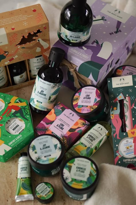 The Body Shop Christmas, The Body Shop Gift Set, The Body Shop Aesthetic, The Body Shop Perfume, Body Shop Perfume, Body Shop Christmas, The Body Shop Gifts, Body Shop Products, Body Shop Skincare