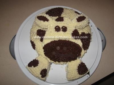 Homemade Cow Birthday Cake: Cows are my daughter's favorite animal, so I made her this Cow cake for her third birthday.  I made a chocolate cake using two 9 round cake pans.  One Birthday Cake 21, Cow Birthday Cake, I Love Cows, Birthday Cake Inspiration, Brown And White Cow, Cow Cake, Cow Cakes, Diy Birthday Cake, Cow Birthday