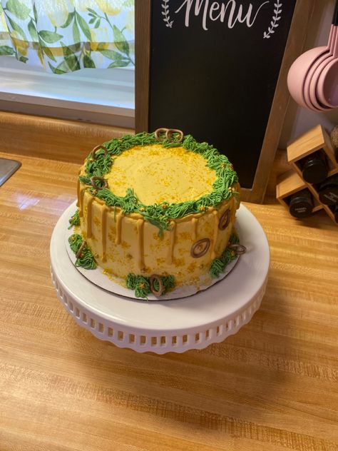 #sonicthehedgehog #sonic #tails #yellowtails #sonicthehedgehogcake #soniccake #yellow #gold #lemoncake Sonic The Hedgehog Cake, Sonic Cake, Sonic Tails, Lemon Cake, Sonic, Sonic The Hedgehog, Yellow Gold, Cake, Yellow