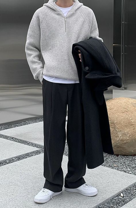 Minimalistic Streetwear Outfits, Softboy Winter Outfits, Korean Fashion Men Autumn, Russian Aesthetic Outfit Men, Asian Men Winter Outfit, Men Outfit Korean Style, Winter Men Outfit Cold Weather Old Money, Male Minimalist Fashion, Smart Casual Menswear Winter