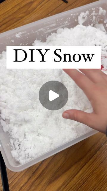 Jill on Instagram: "✨DIY Snow✨ I think my favorite part of teaching kindergarten is the EXCITEMENT that they have about literally everything. I really can’t wait to see their faces on Monday when I open our sensory table to show them our snowy construction site! (I can share more about it on Monday!) I spent part of my day today making 3 lbs of snow to ensure that allllll our kinder friends get the chance to play with it before break! 😂🥳 Snow Recipe: 3cups baking soda 1/2 cup of conditioner (white color so it looks like snow!) Mix together until it can hold a shape! You can always add a little extra conditioner if it feels too powdery! • • • • • • • • #kindergarten #kinderteacher #iteachk #iteachkinder #iteachkindergarten #kindergartenteacher #sensory #sensoryplay #sensorybin #diy #teach Sensory Snow Recipe, Make Snow For Kids, Snow Activities For Toddlers, Play Snow Recipe, Snow Sensory Bin, Sensory Snow, Indoor Snow, Snow Recipe, Play Snow