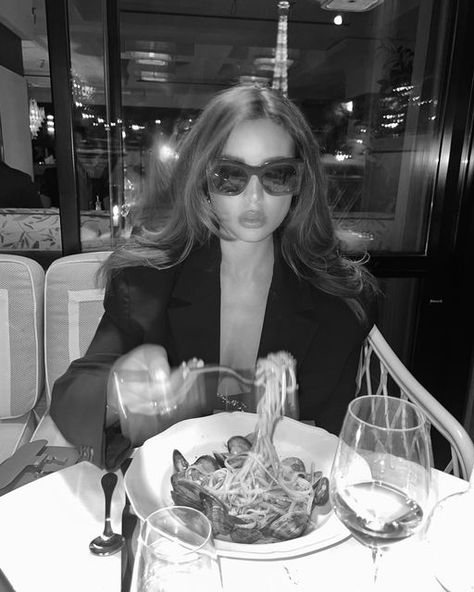 Restaurant Pasta, Pasta Ideas, Aesthetic Restaurant, New Year Resolution, New Year Resolutions, Paris Pictures, Year Resolutions, Getting Drunk, Real Girls