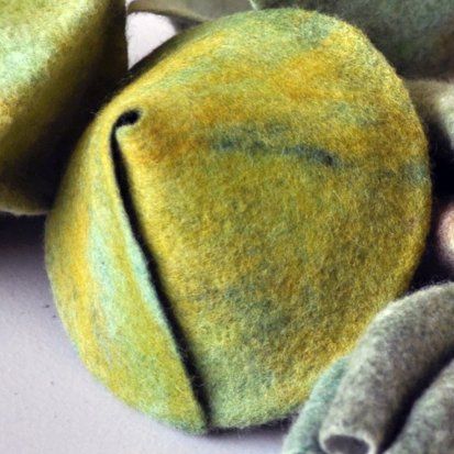 one-resist-pods-4 Felt Vessels, Felt Fashion, Wet Felting Projects, Wet Felt, Felting Tutorials, Nuno Felting, Wet Felting, Felting Projects, Felt