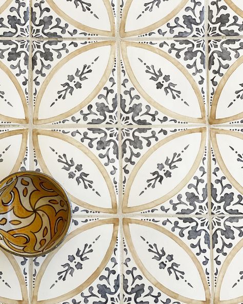 Can you believe that these beauties are in stock and ready to ship #tabarkastudio #tile #interiordesign #mediterranean #timeless #deco… | Instagram Vintage Tegel, Mediterranean Tile, Mediterranean Home, Kitchen Tiles Backsplash, Beautiful Tile, Color Tile, Floor And Wall Tile, Tile Art, Terra Cotta