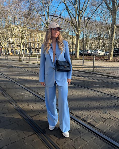 Blue Trousers, Early Spring Outfits, Current Fashion Trends, Blazer Outfits, Petite Outfits, Blue Pants, Spring Outfits Casual, High Waisted Trousers, Business Women