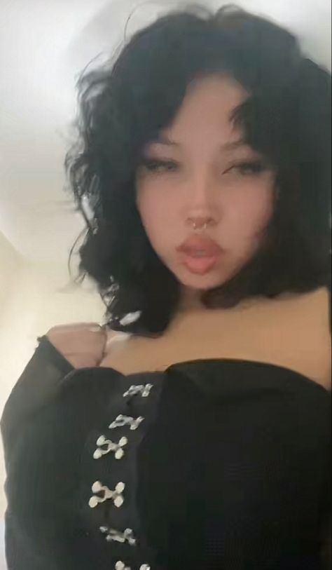 Succabuz Sasha Outfits, Sasha Sanchez, Goth Baddie Makeup, Succabuz Sasha Face, Limerence Sasha, Outfit Themes, Girls Y2k, Goth Makeup Tiktok, Goth Face Piercings