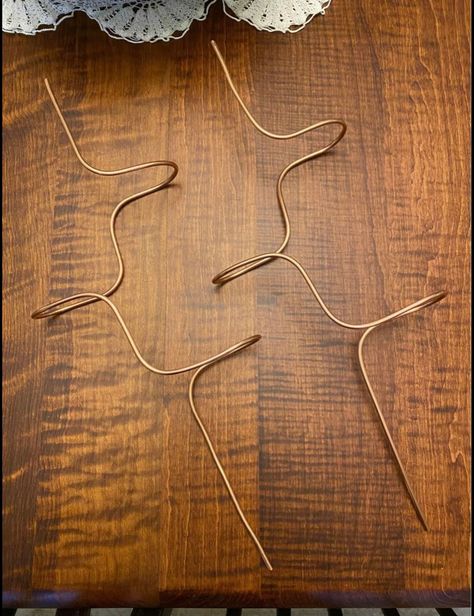 Diy Copper Plant Trellis, Wire For Climbing Plants, Wire Plant Supports Diy, Copper Wire For Gardening, Copper Wire Plant Stakes, Copper Plant Stakes, Wire Trellis Diy, Copper Wire Trellis, Wire Plant Stakes