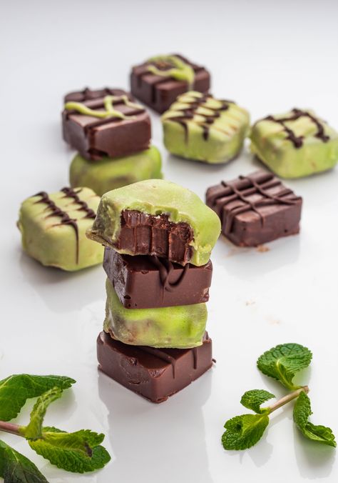 Chocolate Meltaway Candy, Chocolate Mint Extract Recipes, Magic Mushroom Recipe, Mint Meltaways Recipe, Chocolate Mint Meltaways Recipe, Mint Chocolate Truffles Recipe, Peppermint Meltaways, Mint Meltaways, Chocolate Log