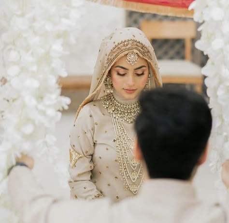 Hijab Nikkah Bride, Nikkah Dress With Hijab, Nikkah Looks Simple, Hijabi Dulhan, Hijab Bridal Look, Wedding Dresses Simple Indian, Desi Hijabi Bride, Hijabi Lehenga, Simple Nikkah Bride