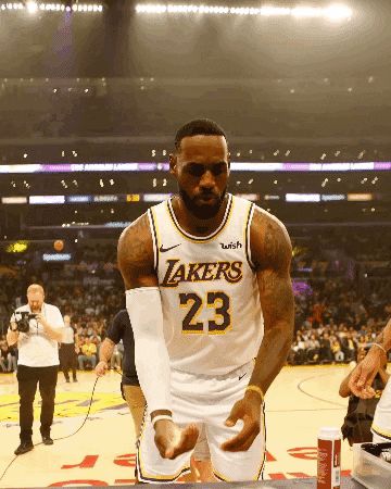 Lebron Gif, Lebron James Body, Lebron James Tattoos, Nba Gif, Lebron James Painting, Lebron James Quotes, Fye Pics, Lebron James Cavs, Lebron James Dunking