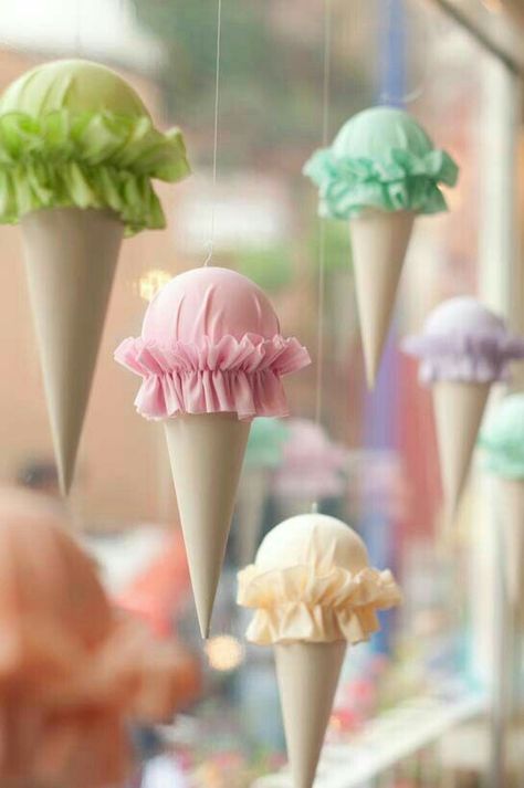 Ice Cream Shoppe Decoration Vitrine, Summer Window, Ice Cream Cart, Ice Cream Birthday Party, Ice Cream Theme, Ice Cream Social, Candy Land Theme, Ice Cream Birthday, Ice Cream Cones