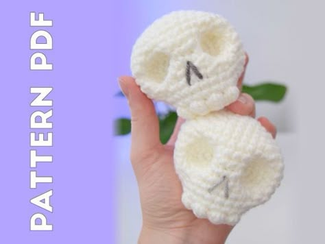 PDF CROCHET PATTERN - Skull - Amigurumi Human Bones Plushie - Sugar Skull Crochet toys ideas #crochettoysideas #crochet #crochettoy #crochetpattern #crochetpatterns 2.747 Crochet Skull Patterns, Crochet Pour Halloween, Crochet Skull, Confection Au Crochet, Human Bones, Crochet Design Pattern, Fun Crochet Projects, Crochet Diy, Crochet Motifs