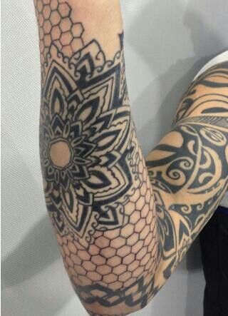 Tattoos on Pinterest | Honeycombs, Geometric Mandala Tattoo and ... Geometric Tattoo Filler, Filler Tattoo Designs, Honeycomb Tattoo, Tattoo Sleeve Filler, Tattoo Filler, Sleeve Tattoos For Women, Family Tattoos, Nature Tattoos, Trendy Tattoos