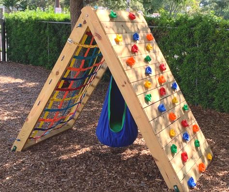 Kids Climbing Wall Outdoor, Pallet Climbing Frame, Outdoor Climbing Wall, Toddler Climbing Wall, Kids Climbing Wall, Playground Backyard Diy, Kids Garden Toys, Kids Rock Climbing, Diy Climbing Wall