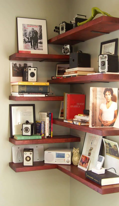 40 Brilliant DIY Shelves That Will Beautify Your Home - We have a great collection of 40 shelves you can easily DIY. They are frugal, easy, and will add beauty to your home. We have a shelf for every room and every budget. Whether you need something in the bathroom to store beauty supplies or in the nursery for baby items, there is a shelf in here that is perfect for you. #shelves #diy #woodworking #organizing Floating Shelves Wood, Floating Shelves Layout Ideas, Shelf Decoration, Shelf Diy, Room Shelf Ideas, Shelving Ideas, Shelf Ideas, Bedroom Shelves, Diy Shelf