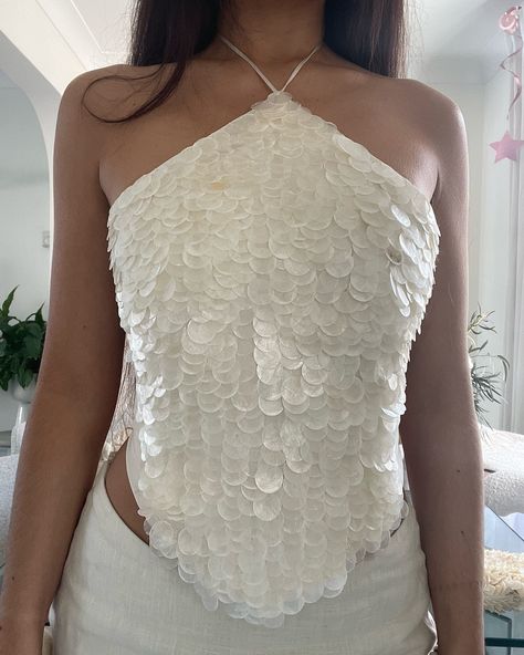 Mother Of Pearl Costume, Ethereal Outfit Ideas, Beaded Top Tutorial, Diy Beading Clothes, Mermaid Top Diy, White Mermaid Top, Diy Mermaid Top, Mermaidcore Outfit, Beaded Top Outfit