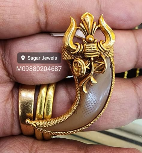 Tiger Nail Pendant Design For Men In Gold, Tiger Nail Pendant Design For Men, Tiger Nail Pendant Design, Gold Pendants For Men, Nails Pendant, Gold Necklace For Men, Locket Design, Antique Necklaces Design, Antique Gold Jewelry Indian