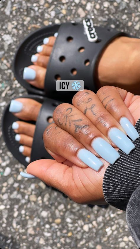 Light Blue Pedicure Ideas, Light Blue Nails On Dark Skin, Baby Blue Nails Black Women, Light Blue Nails Black Women, Nail Colors For Light Skin Tones, Acrylic Nails For Black Women, Blue Nails Black Women, Acrylic Nails On Black Women, Light Blue Toe Nails