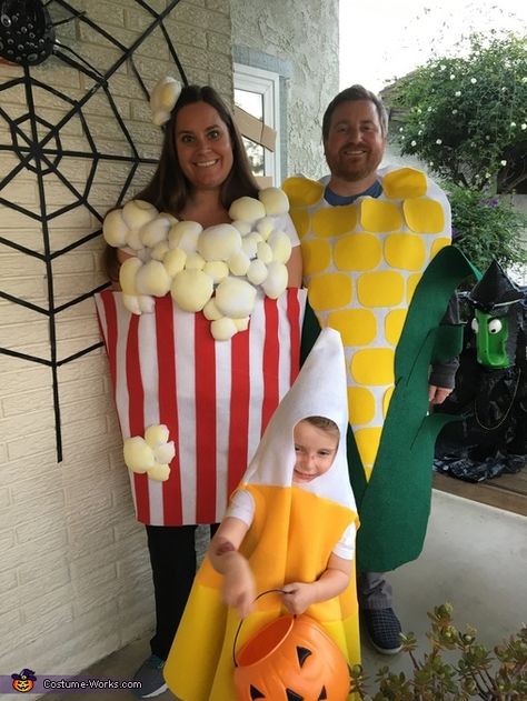 could add corn hole... Corn Costume Diy, Corn Dog Costume, Corn Halloween Costume, Candy Corn Halloween Costume, Corn Costume, Candy Corn Costume, Diy Baby Costumes, Fall Fair, Ear Of Corn