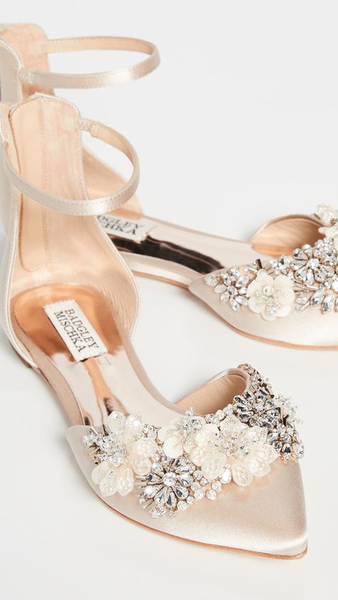 15 Comfortable Flats That Are Beautiful Enough to Wear on Your Wedding Day Pretty Flats, Wedding Shoes Comfortable, Wedding Shoes Flats, Wedding Flats, Ankle Strap Flats, Wedding Dress Pictures, Shoe Inspiration, Bridal Fashion Week, Wedding Dress Trends