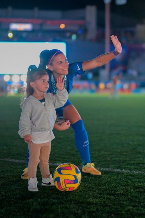 Soccer Practice Drills, Soccer Moms, Mom Goals, Soccer Photography, Soccer Tournament, Soccer Season, Soccer Inspiration, Moms Goals, Alex Morgan