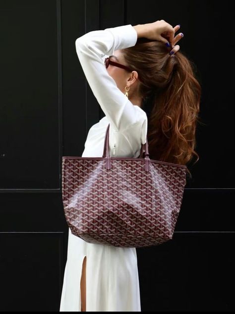 Goyard Bag Aesthetic, Goyard Tote Outfit, Goyard Tote, Fancy Outfit, Tortoise Shell Glasses, Tote Outfit, Goyard Bag, Buy Bags, Albufeira