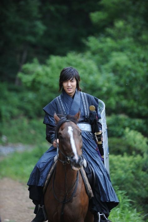 Lee Min Ho (Faith) Faith Kdrama, Riot Shield, Lee Min Ho Faith, Lee Min Ho Dramas, Ancient Korea, Kim Hee Sun, The Great Doctor, Drama Fever, Lee Min Ho Photos