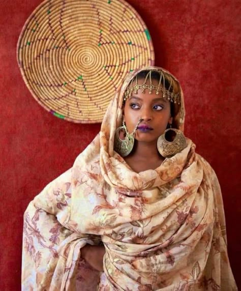 Sudan Art Culture, Sudanese Clothing, African Colors, Nubian Queen, Epic Photos, Ancient Beauty, Afro Punk, Vintage Portraits, African Culture