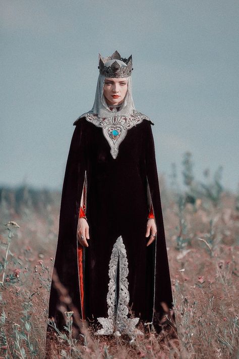 Slavic Clothing, From Movie, Russian Culture, Medieval Costume, Folk Dresses, Fantasy Gowns, Medieval Clothing, Medieval Fashion, Russian Fashion