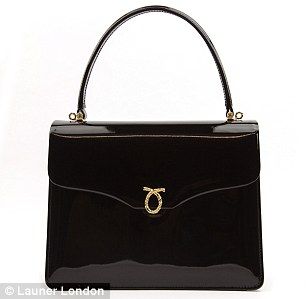 The Queen often wears her Royale Launer London, Modern Handbag, Statement Handbag, Reine Elizabeth, Soft Leather Handbags, Handbag Collection, Vintage Bags, Small Leather Goods, Black Handbags