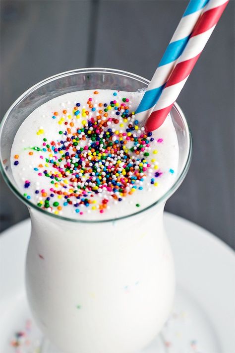 A festive milkshake that's only 4 ingredients: creamy ice cream, rich cake mix, milk, and festive sprinkles. Cadbury Creme Egg Dip, Cake Batter Milkshake, Funfetti Recipes, Cool Whip Cookies, Peanut Butter Cookie Bars, Edible Confetti, Rich Cake, Milkshake Recipe, Frozen Dessert Recipe