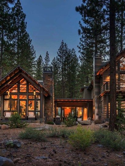 Rustic mountain house with a modern twist in Truckee, California Chalet House, Rustic Mountain Homes, Truckee California, Martis Camp, Contemporary Cabin, Modern Mountain Home, Mountain House Plans, Mountain Modern, Modern Mountain