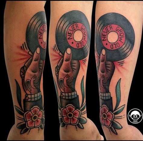 Traditional Tattoo Music, Record Tattoo, Skinhead Tattoos, Dj Tattoo, Boxing Tattoos, Concept Tattoo, Traditional Tattoo Old School, Tattoo Music, Moon Tattoos