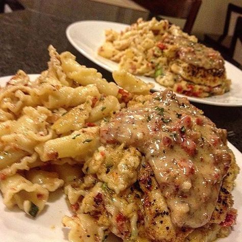 Stuffed voodoo chicken breasts w/ lump crab roasted garlic sautéed spinach with a bow tie pasta topped with a classic moscato butter sauce #bookme #koolgotdajuice #nahfr Voodoo Chicken Recipe, Voodoo Chicken, Chicken Penne Recipes, Bow Tie Noodles, Penne Recipes, Beef Patties, Noodles Recipe, Grilled Chicken Recipes, Stuffed Chicken