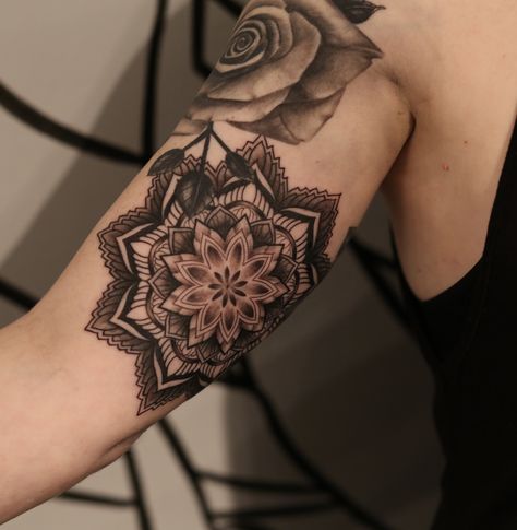 Black and grey mandala inner bicep tattoo Mandala Inner Bicep Tattoo, Mandala Tattoo Bicep, Tattoo Inner Bicep, Half Mandala Tattoo, Neutral Bedroom Ideas, Bohemian Tattoo, Bicep Tattoo Men, Inner Bicep Tattoo, Geometric Mandala Tattoo