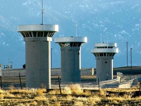 El Chapo arrives at federal Supermax prison in Colorado Supermax Prison, Colorado Scenery, Guard Tower, Gang Culture, Ulysses S Grant, Prison Cell, Solitary Confinement, Federal Prison, Correctional Officer