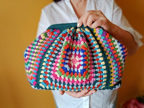 Handmade Multicolor Granny Square Crochet Clutch, Crochet purse, Vintage style clutch, Crochet handbag, Crochet bag 39x32cm Inner phone case Other color: https://www.etsy.com/listing/1729046005/handmade-multicolor-granny-square?click_key=58fdc6a9b3a7f362aafdcd39d8e9a93067ef2e39%3A1729046005&click_sum=2e34c1a7&ref=shop_home_active_1&frs=1&sts=1 Poppins Bag, Handbag Crochet, Crochet Handbag, Crochet Clutch, Crochet Purse, Crochet World, Purse Vintage, Square Crochet, Crochet Purses